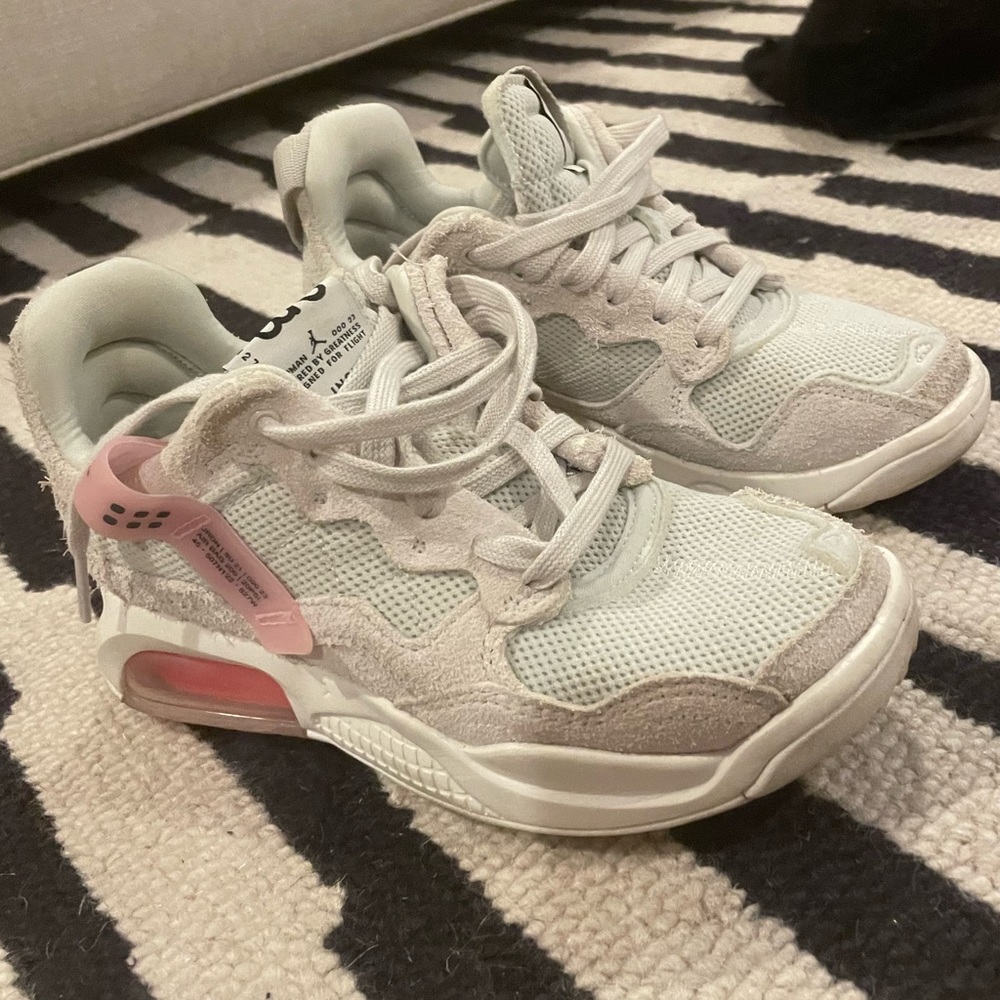 Nike Jordan Sneakers barely worn super comfy pink and grey super cute - Picture 3 of 7